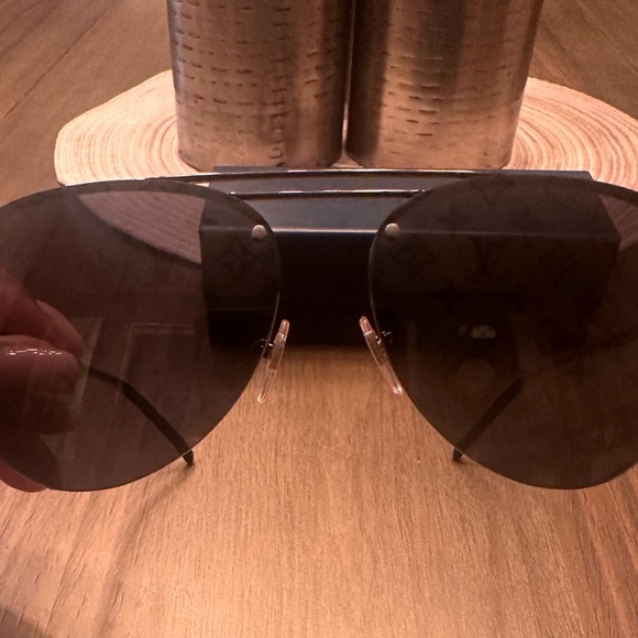 Authentic LOUIS VUITTON Z1019E Black Sunglasses - Picture 10 of 10